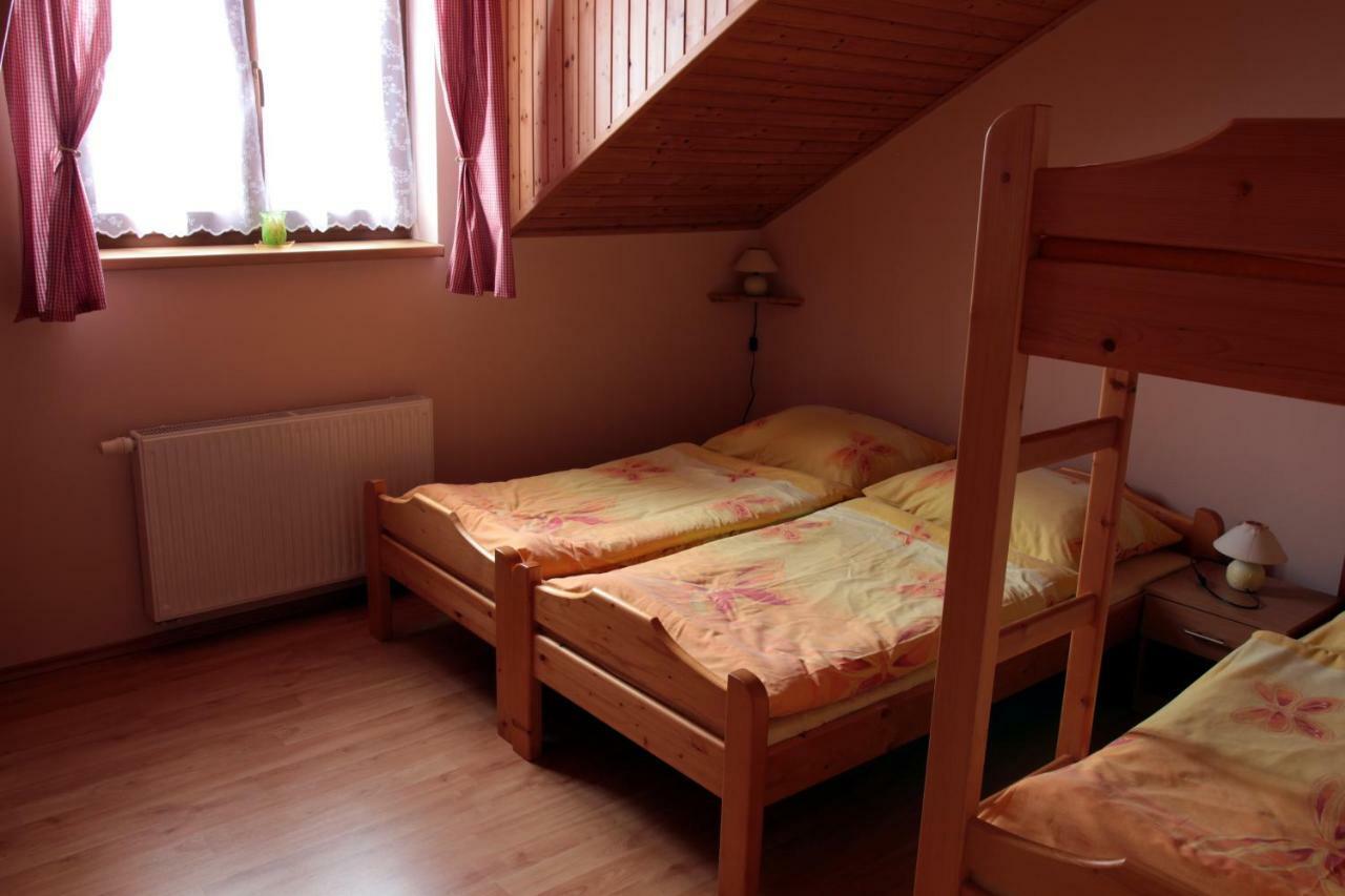 Hotel Rekreacny Dom Pod Dedovou Oscadnica Esterno foto