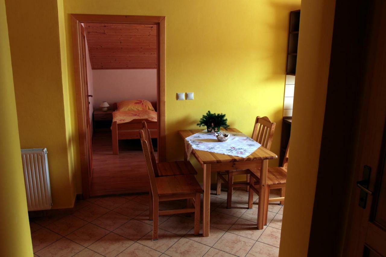 Hotel Rekreacny Dom Pod Dedovou Oscadnica Esterno foto